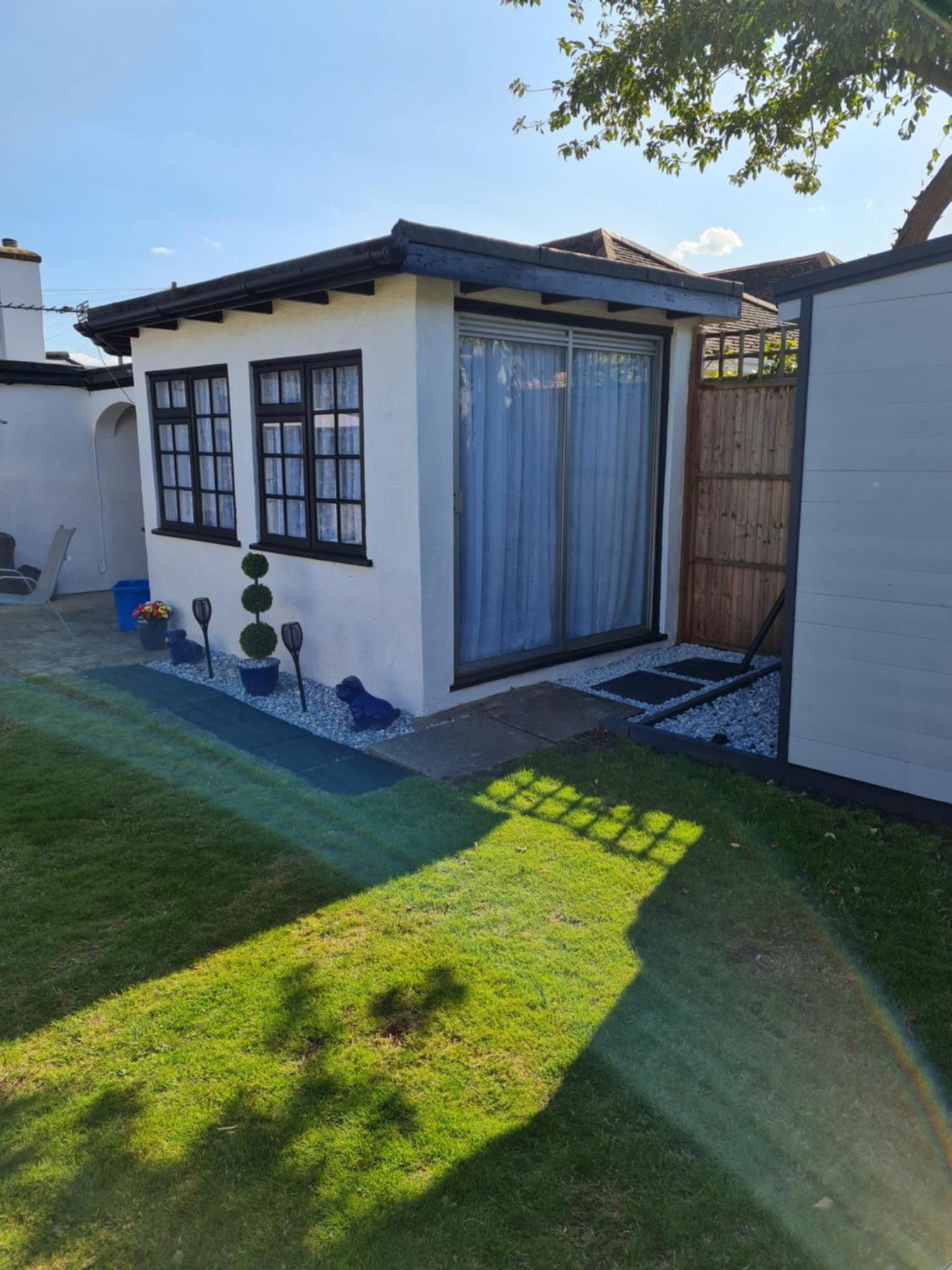 A Bright And Spacious Gem Staines-upon-Thames Exterior foto